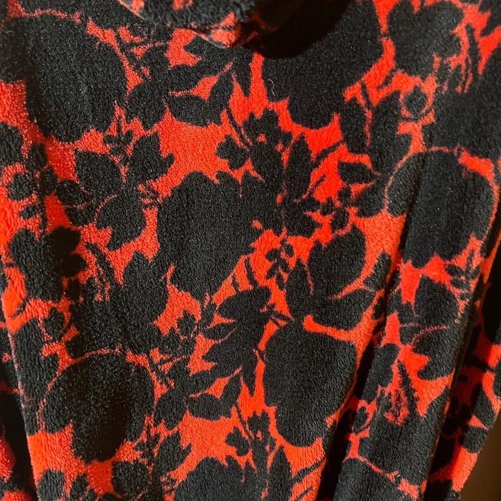 Vera Bradley hooded tie front red black floral robe red black women’s S/M belted
